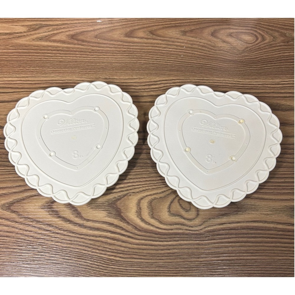 Wilton Decorator Preferred 8 Inch Heart Cake Separator Plates Scalloped Set of 2